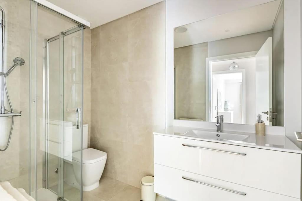 פונשל Luxury Poolside View Apartment מראה חיצוני תמונה