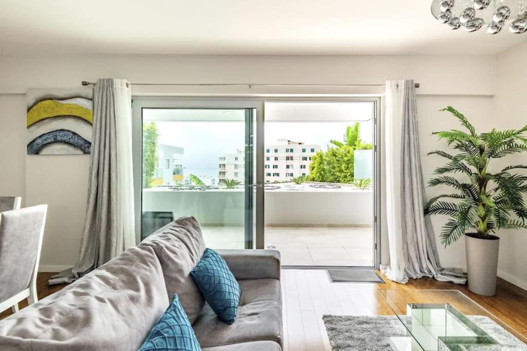 פונשל Luxury Poolside View Apartment מראה חיצוני תמונה