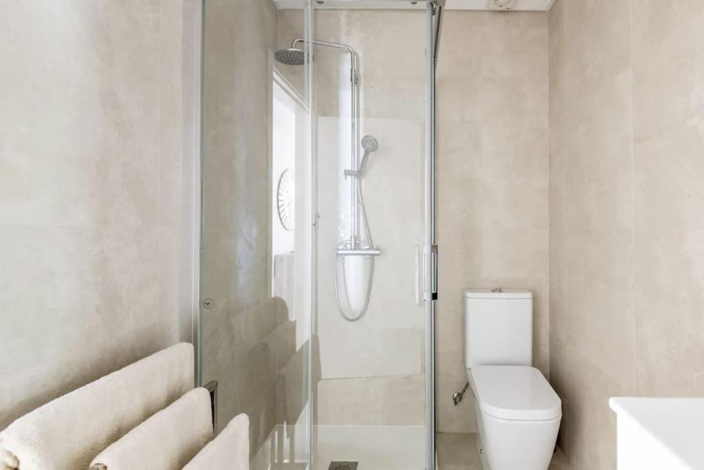 פונשל Luxury Poolside View Apartment מראה חיצוני תמונה
