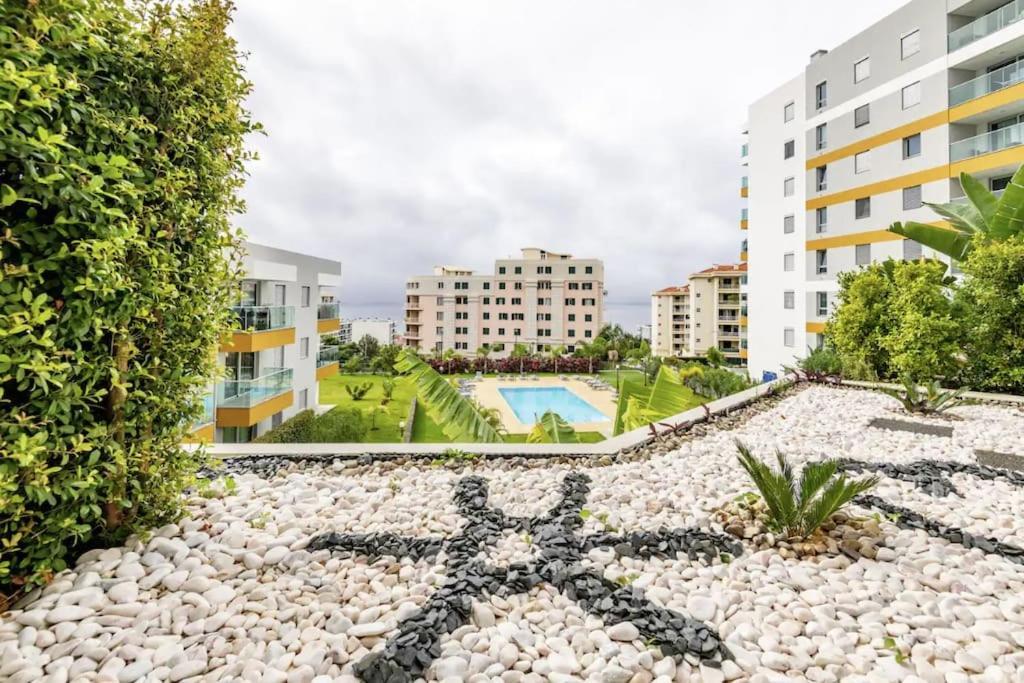 פונשל Luxury Poolside View Apartment מראה חיצוני תמונה