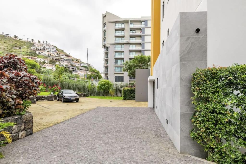 פונשל Luxury Poolside View Apartment מראה חיצוני תמונה