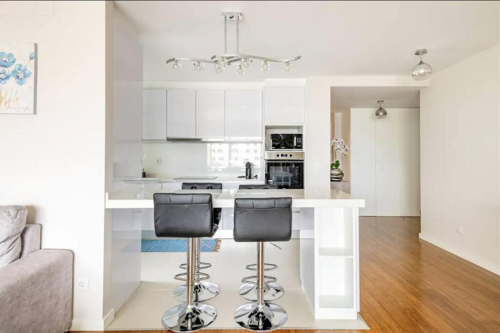 פונשל Luxury Poolside View Apartment מראה חיצוני תמונה